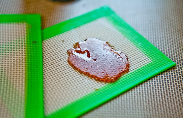 Unveiling the Secret Weapon of Cannabis Enthusiasts: Silicone Pads and Their Multifold Applications - Oil Slick
