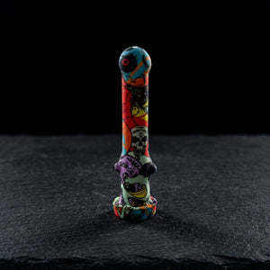 4.5″ Silicone Decal Nectar Straw W/ Ceramic Tip on dark slate surface - Oil Slick Pad