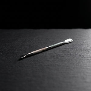 4.5″ Stainless Steel DAB Tool on dark slate surface - Oil Slick Pad