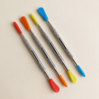 4.5″ Stainless Steel DAB Tool W/ Silicone Tips, light background