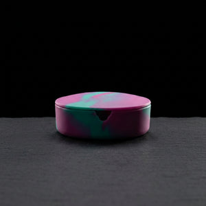 4" Silicone Ash Tray w/ Lid on dark slate surface - Oil Slick Pad