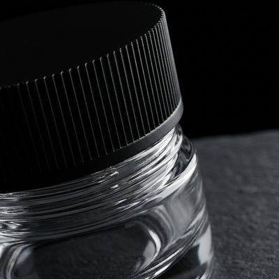 5ml Screw Top Jar with Black Lids - detail shot