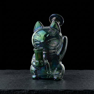 5.5" Iridescent Sculpted Fortune Cat Rig on dark slate surface - Oil Slick Pad