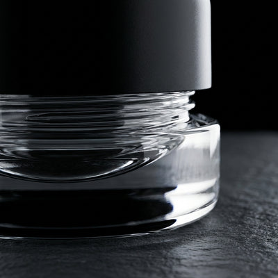 9ml Heavy Bottom Child Resistant Glass Jar - detail shot