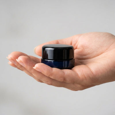 7ml UV Resistant Heavy Bottom Jar with Child Resistant Black Lids - close-up view