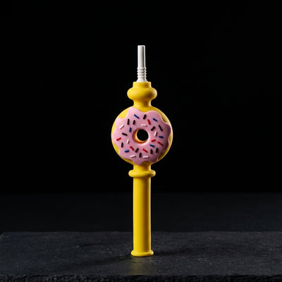 7″ Silicone Donut Nectar Straw W/ Ceramic Tip on dark slate surface - Oil Slick Pad