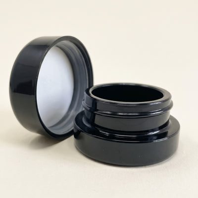 7ml UV Resistant Heavy Bottom Jar with Child Resistant Black Lids, light background