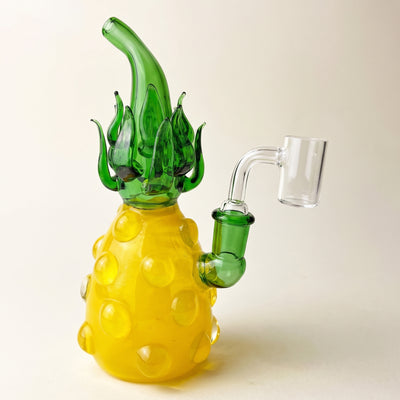 8" Sculpted Pineapple Rig, light background