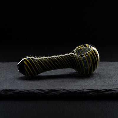 4" Two-Tone Color Swirl Hand Pipe in Black & Yellow