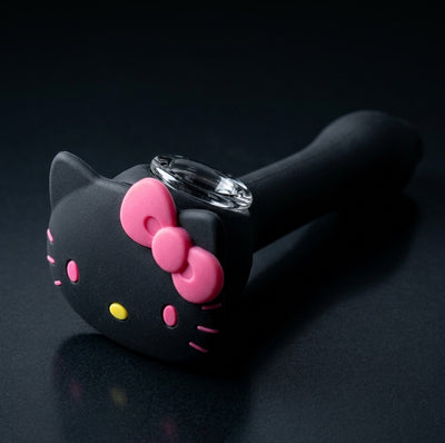 Bow Cat Big Hand Pipe - scale reference