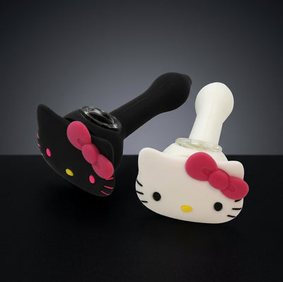 Bow Cat Big Hand Pipe - detail view