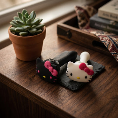 Bow Cat Big Hand Pipe - lifestyle shot