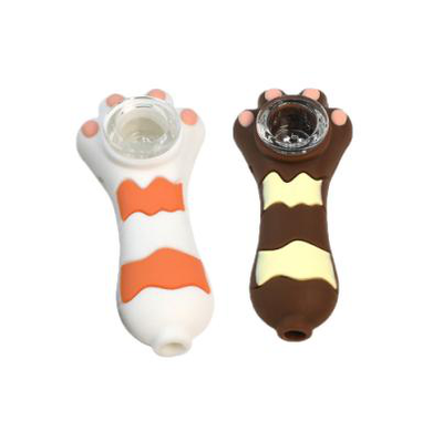 Cat paw hand pipe - lifestyle shot