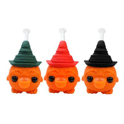 6.6'' Silicone pumpkin wizard hat water pipe - lifestyle shot