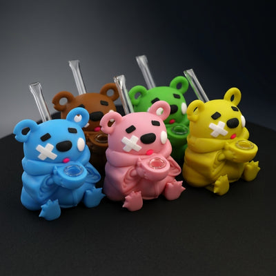 4.9'' Tongue-sticking bear water pipe - detail view