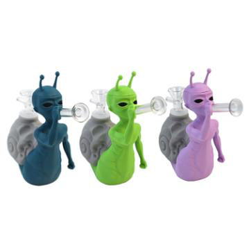 6.6" Snail alien water pipe - detail view