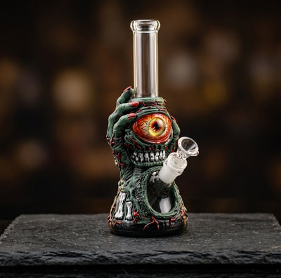 10.5'' The Hand of Fear water pipe - detail view