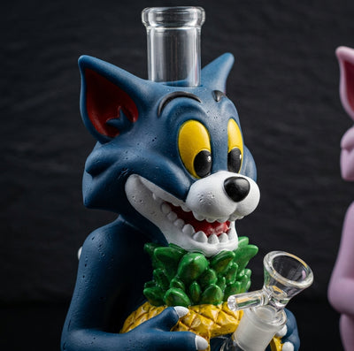 10.4'' Mischievous Gray Cat Water Pipe - alternate angle