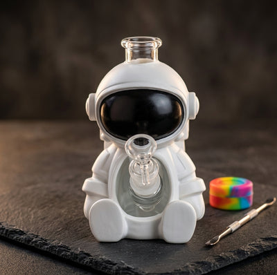7" Astronaut Water Pipe - main product photo