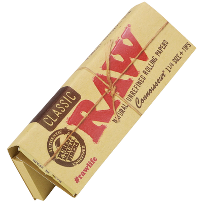RAW Classic Connoisseur 1 ¼ Rolling Papers with Tips 24bx