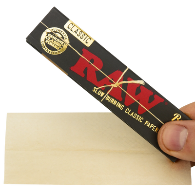 RAW Black Classic King Size Slim Rolling Papers
