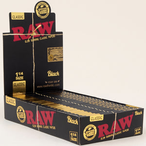 RAW Black Classic 1 ¼ Rolling Papers 24bx, light background