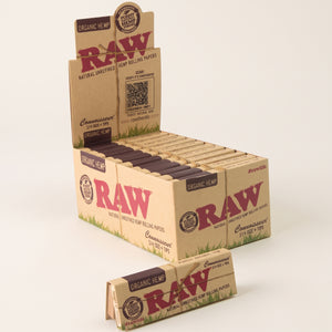 RAW Organic Connoisseur 1 ¼ Rolling Papers with Tips 24bx, light background