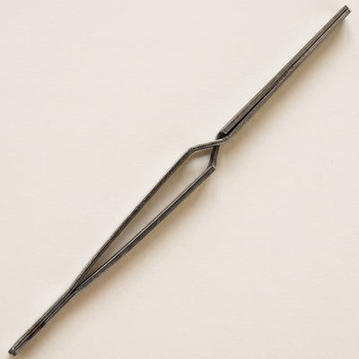 Reverse Tweezer, light background
